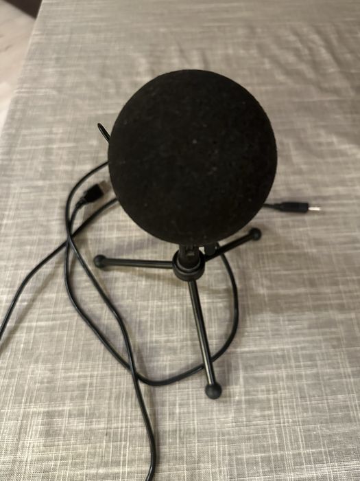 ичен микрофон със стойка.