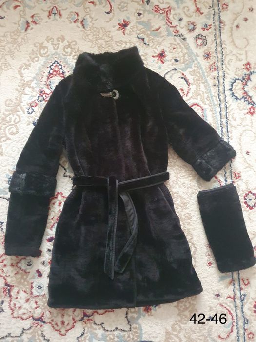 Продам женскую шубу