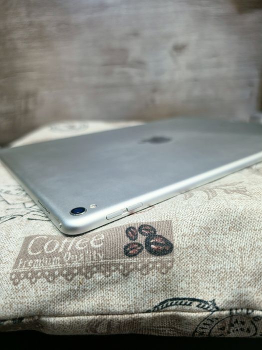 iPad Pro 12.9 inch 2nd Gen 64Gb Silver + Нов Тъч скрийн