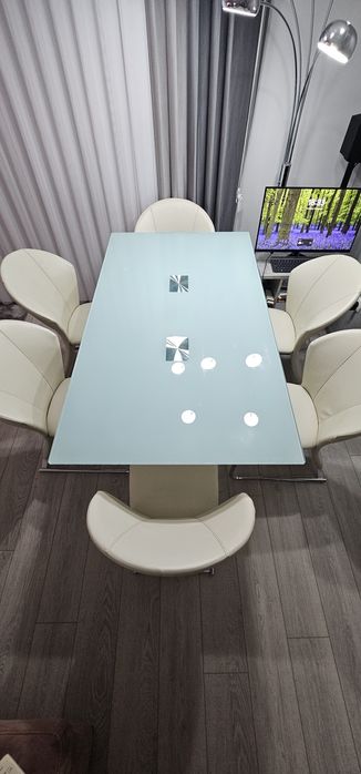 Трапезна маса с шест стола