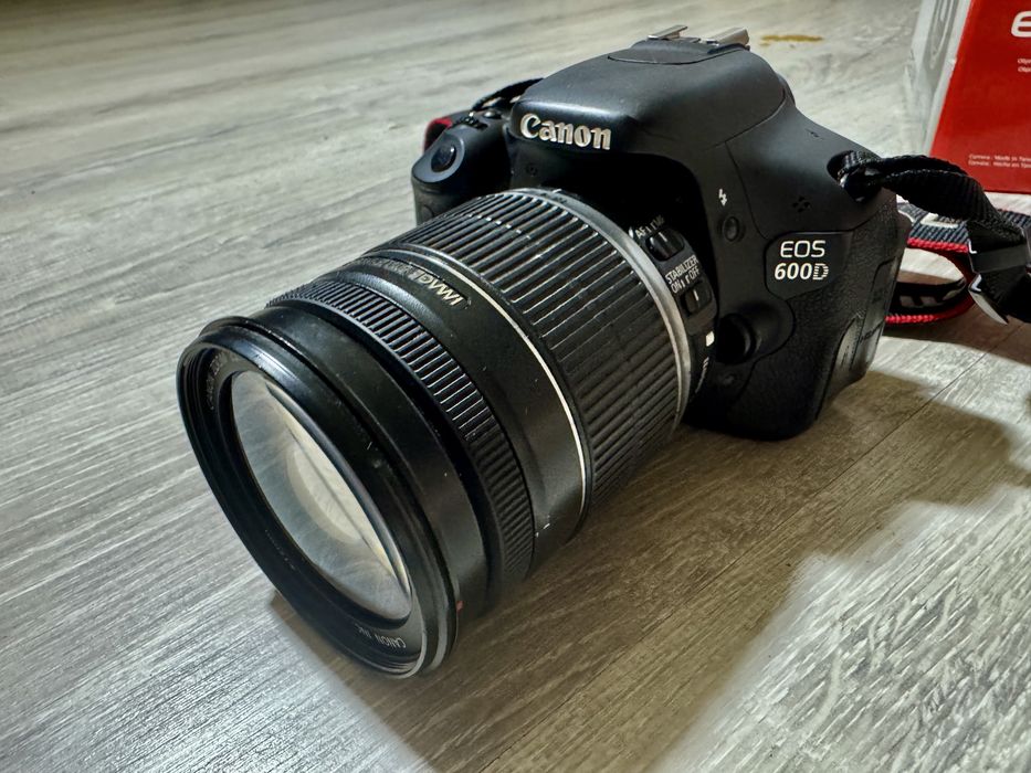 Canon EOS 600D + объектив Canon 18-200 mm.