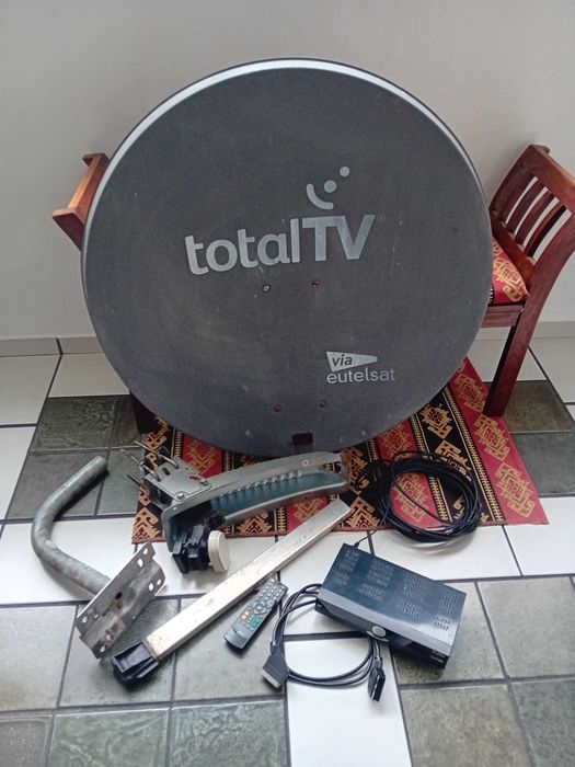 Сателитна чиния с декодер