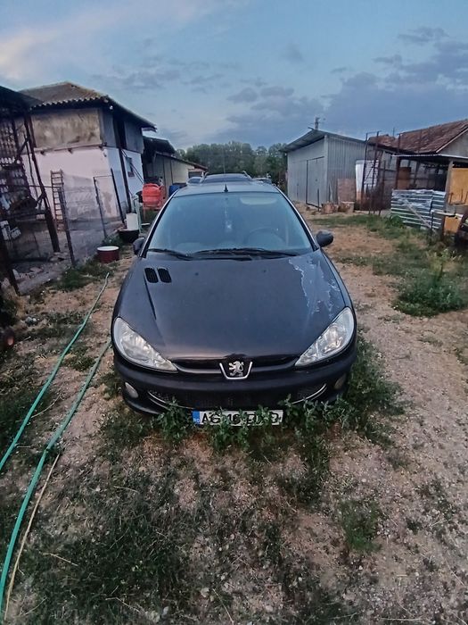 Vând Peugeot 206 Hatchback