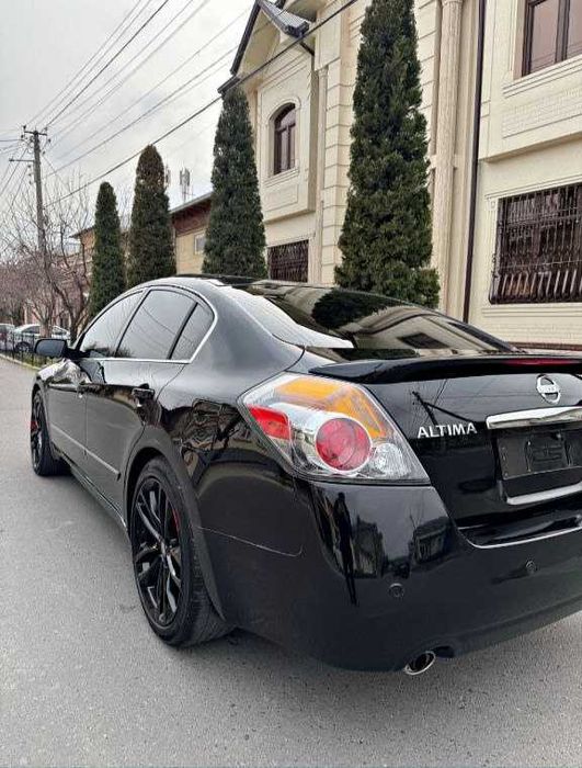 NIssan Altima (ideal)