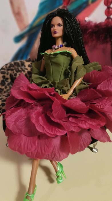 Разкошна модна кукла с дизайнерска рокля
