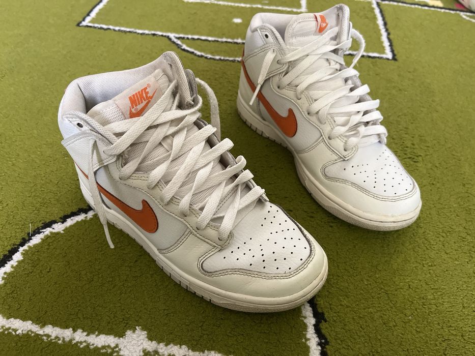 Nike Dunk High.