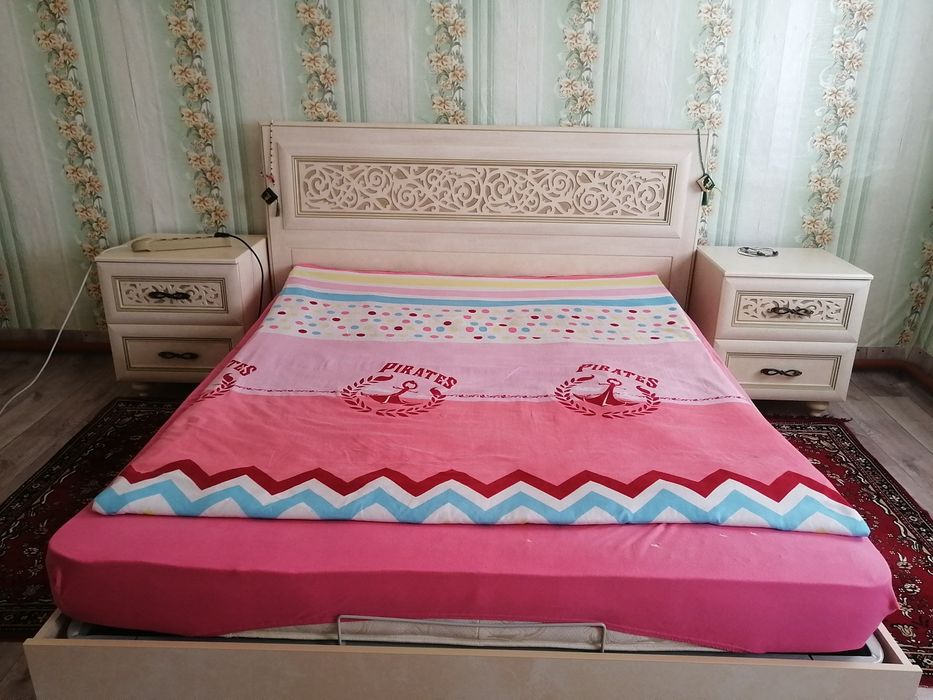 Продам спальный гарнитур