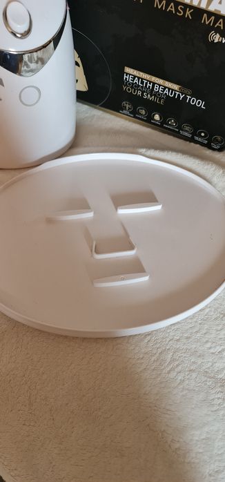 Aparat pentru masti faciale cu colagen