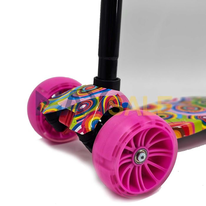 Триколка детска тротинетка с 3 светещи колела розов многоцветно колело