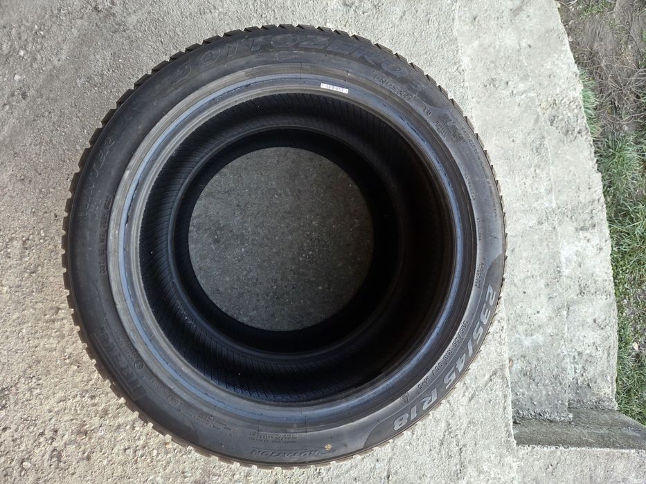 2 Anvelope Pirelli Sottozero 235 45 R18 M+S dot 2022