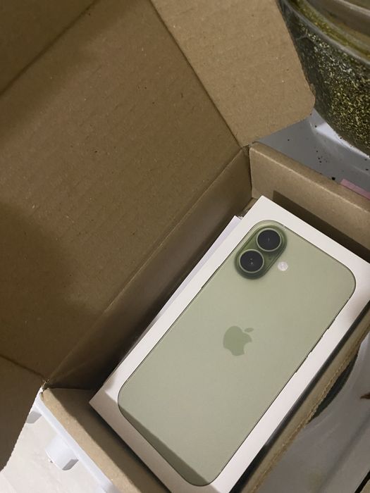 iPhone 17.  512 gb цвет зеленый
