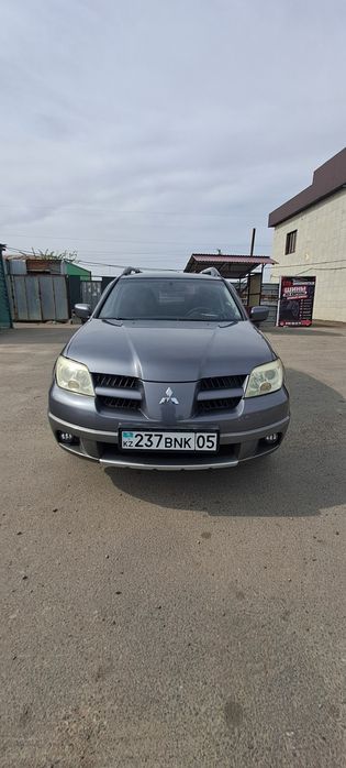 Продам машину Митсубиси аутлендер 1