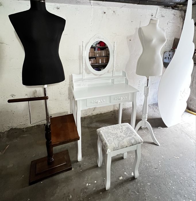 Închiriem Pachet masa mireasa + bust rochie