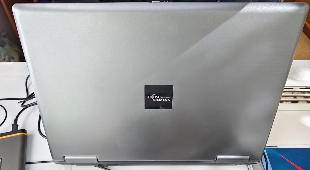 Ноутбук Fujitsu-Siemens Esprimo V5535