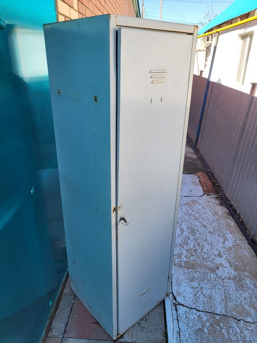 Продам металлический шкаф
