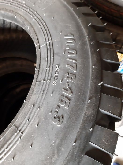 10.0/75-15.3 Anvelope de remorca Cauciucuri noi de remorca mig