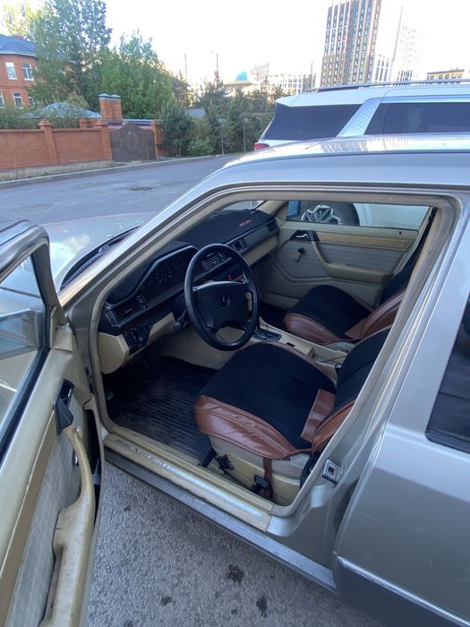 Продам машину Мерседес W124