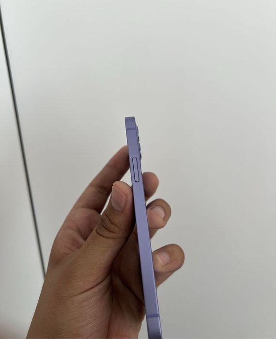 Iphone 12 sotiladi telefon ideal aybi yoq hamma joyi radnoy .