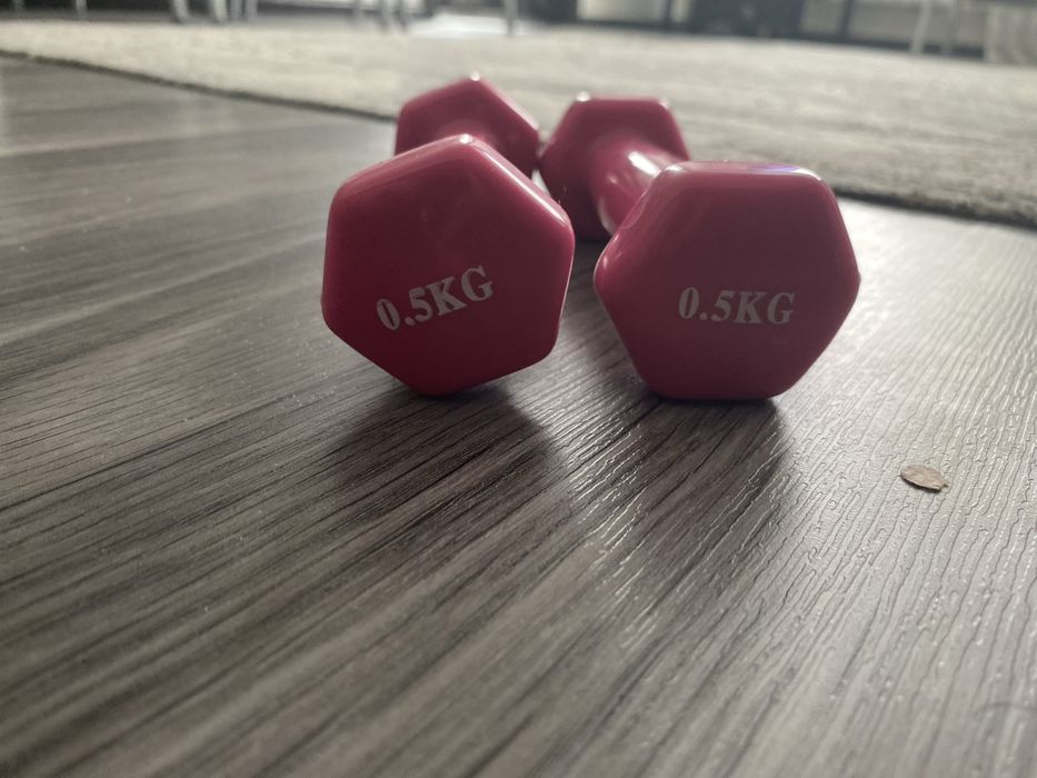 Гантель 0.5кг цвет розовый