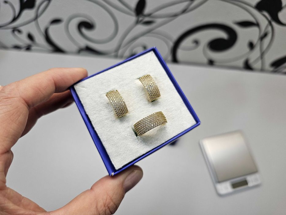 ПРОДАМ Комплект симпатичный: Cерёжки и кольцо Золото 585 Пробы 10.98Гр