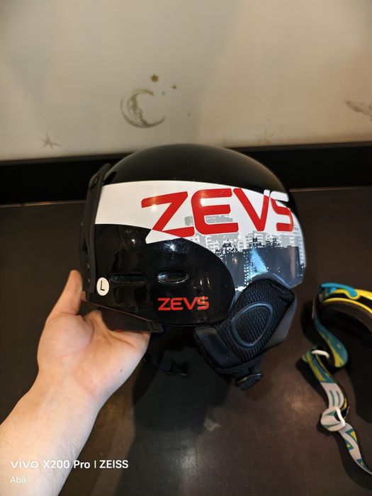 Горнолыжный шлем