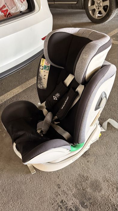 Детско столче за кола 9/36 с въртящ механизъм