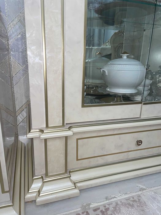 Витрина шикарная неоклассика