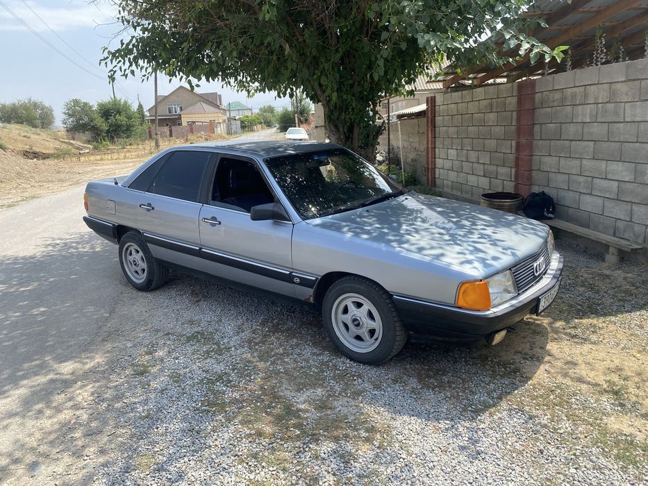 Продаю ауди сотку старушка