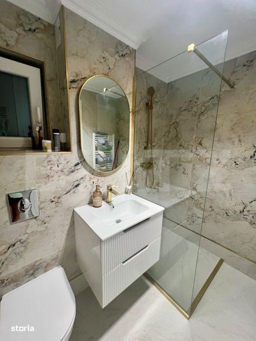 Apartament cu 3 camere, 55 mp, centrala si AC, zona Ultracentral
