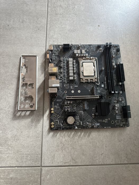 Placa de baza MSI cu I3 12100 DDR 4