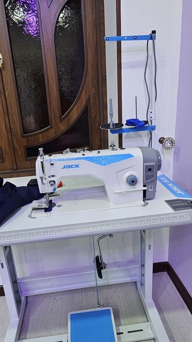 Срочно! Швейная машинка Jack F5, новая!