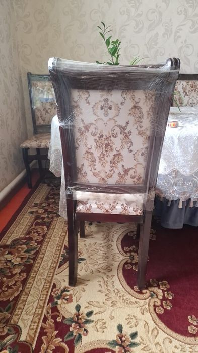 Стол орындығымен сатылады