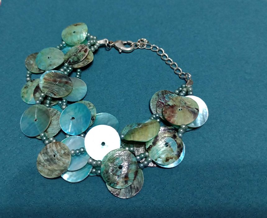 Гривни Handmade с естествени камъни