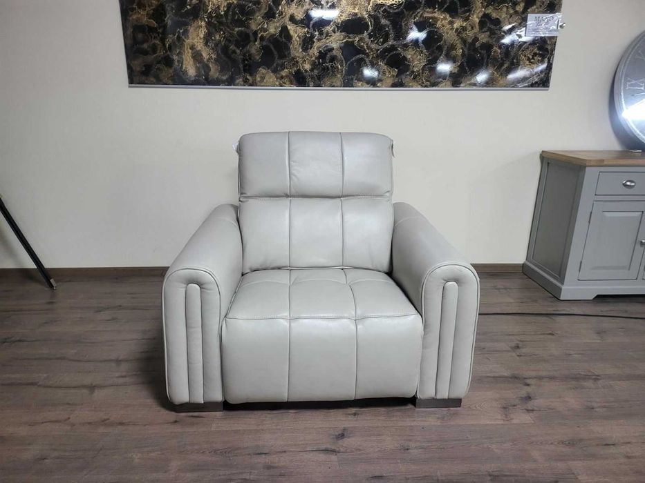 Светло сив-кремав кожен фотьойл с електрически релакс механизъм