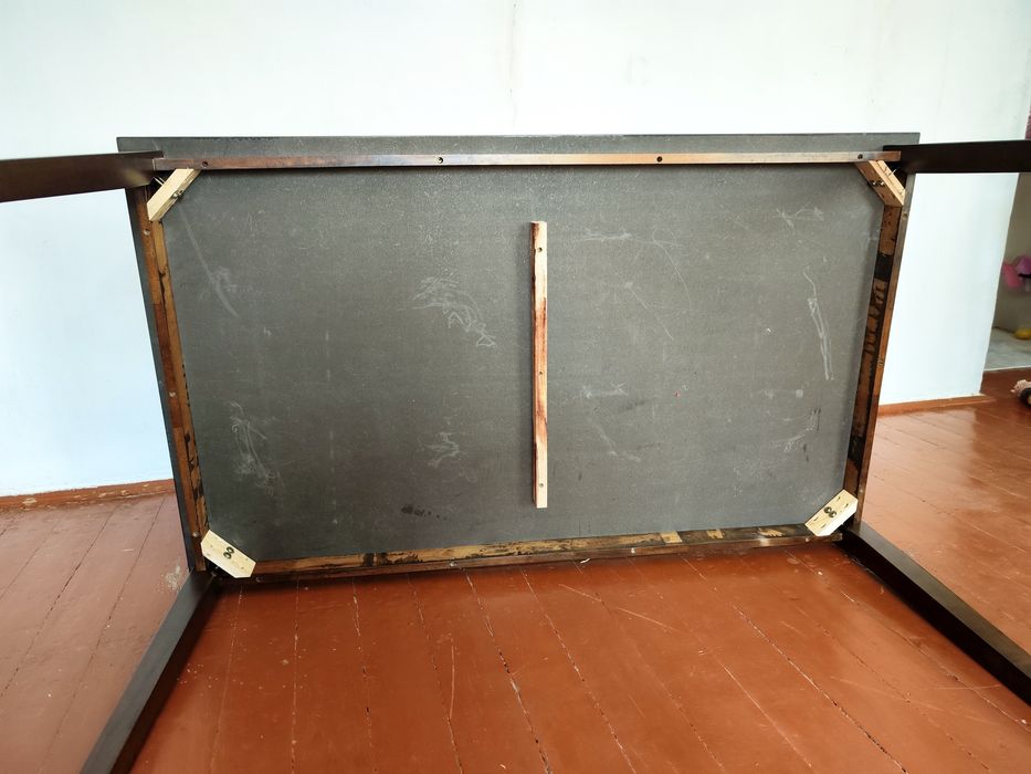 Продается стол стулья