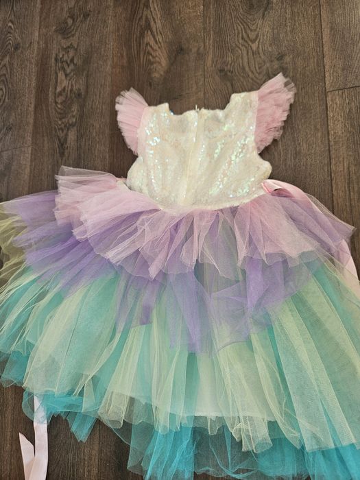 Нарядное платье на 2-3 года