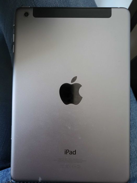 Ipad mini за гледане на клипчета и, подходящ за деца