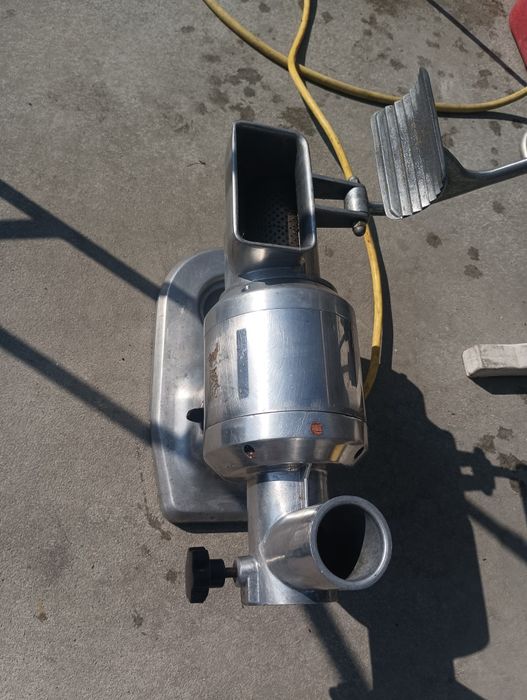 Месомелачка с ренде за твърди сирена