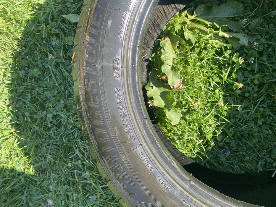 Vand 2 cauciucuri de iarna