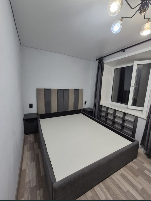 двухспальная кровать