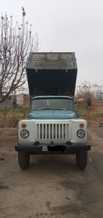 Газ 53 сотилад ишлаб турган мошина