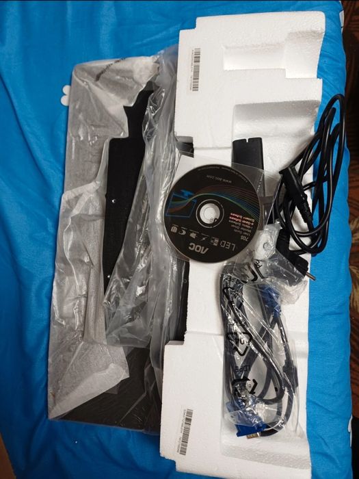 Monitor AOC nou, în cutie