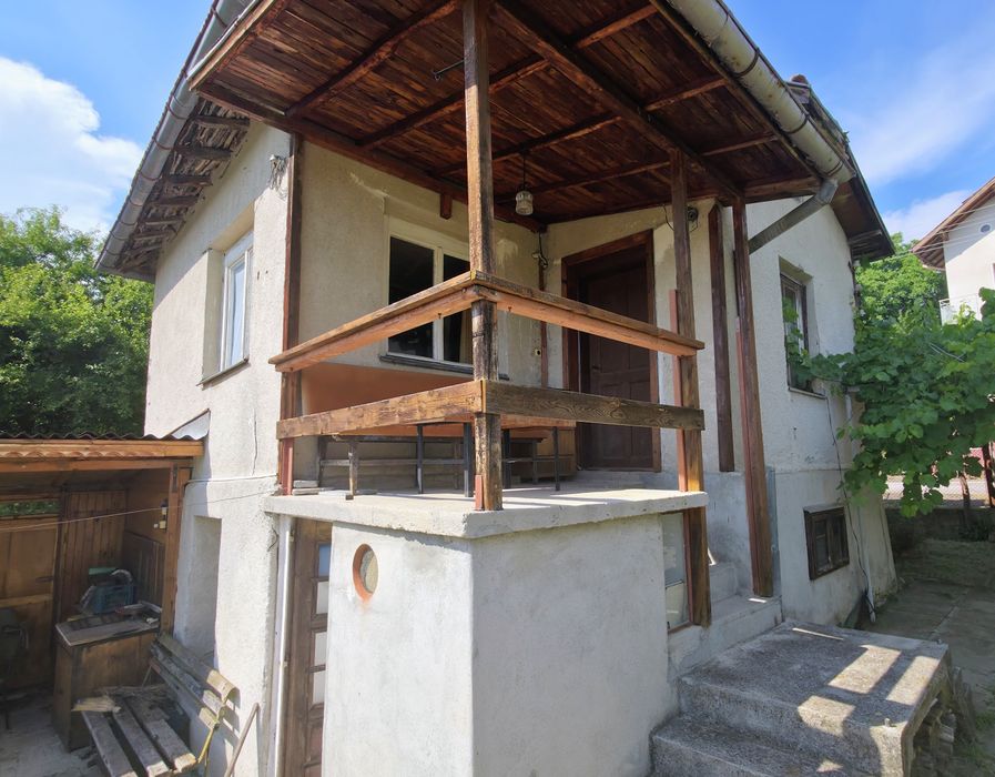 Продава се къща в село Вискяр, община Перник