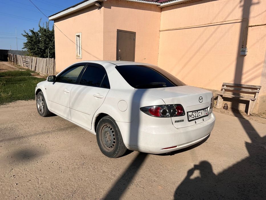 Легковые авто Мазда 2005 года