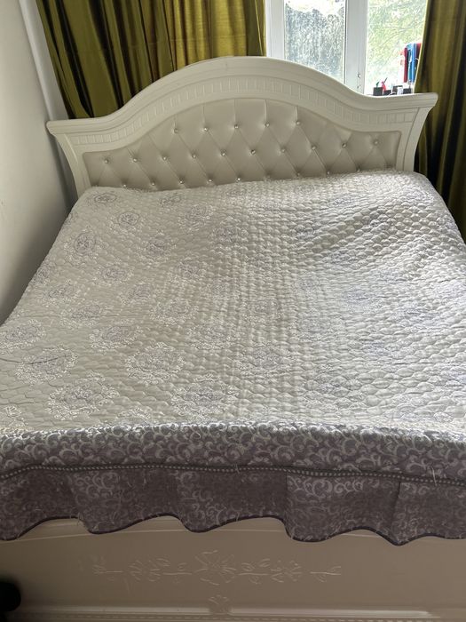 Продам сапальный кравать и комод