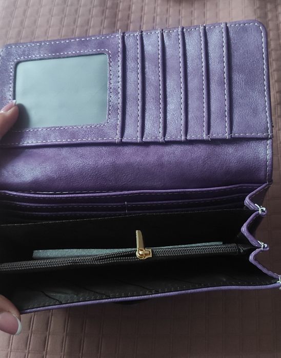 Ново дамско портмоне