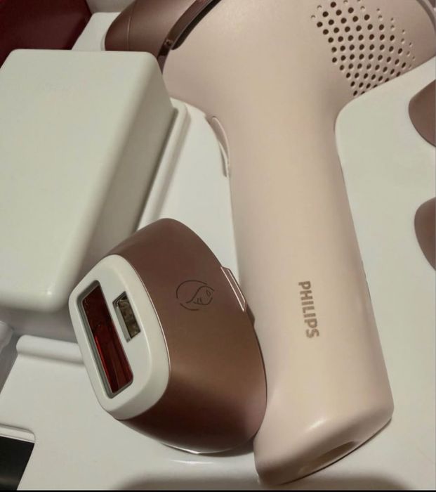 фотоепилатор Philips Lumea IPL 9900, модел BRI977/00