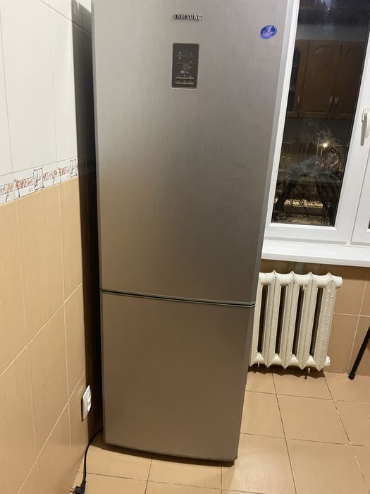 Продам холодильник Самсунг