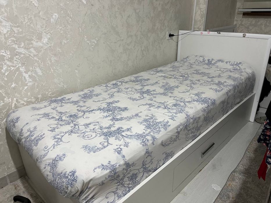 2 односпальные кроватьи,продается без матраса