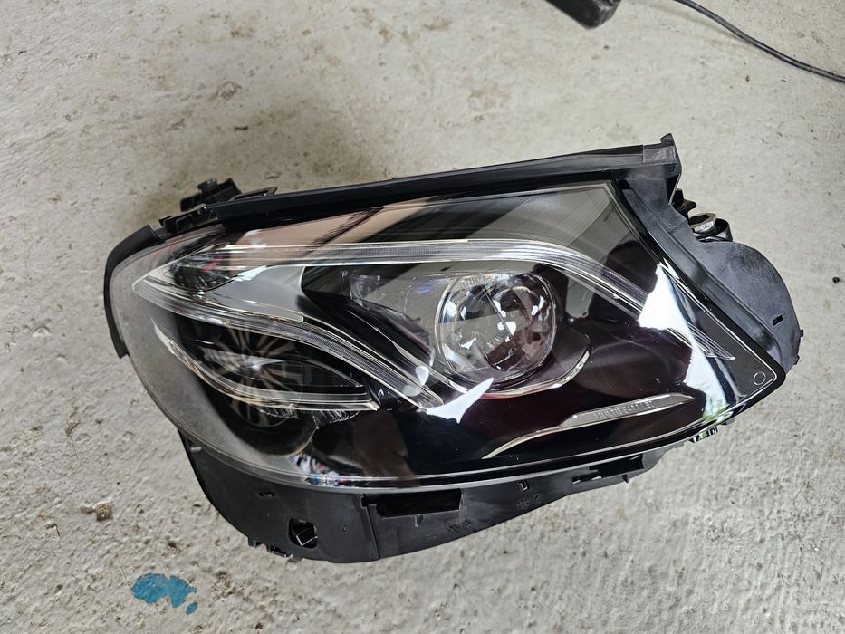 Far dreapta Mercedes W213 Multibeam